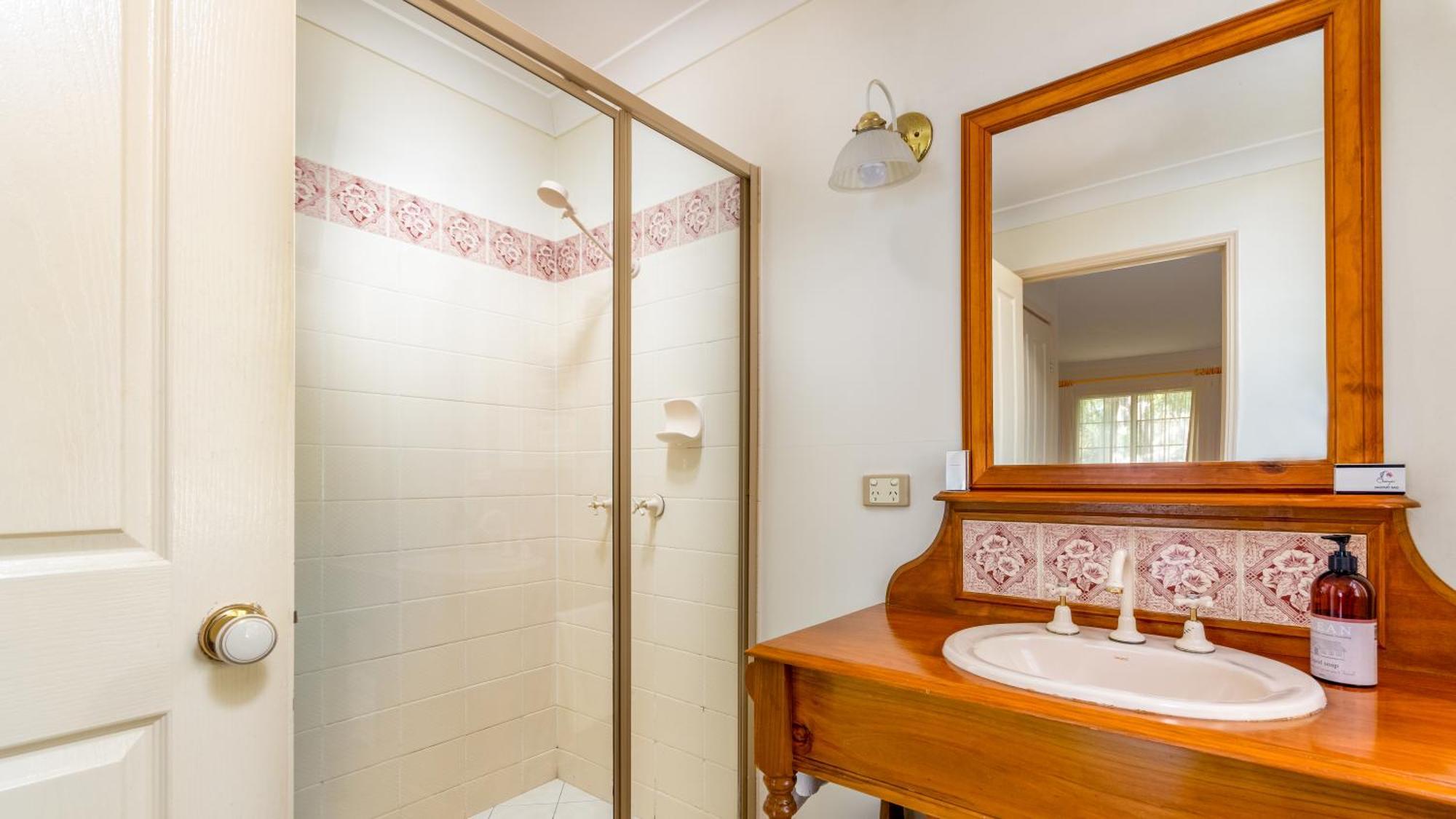 Honeysuckle Cottages Stanthorpe Oda fotoğraf